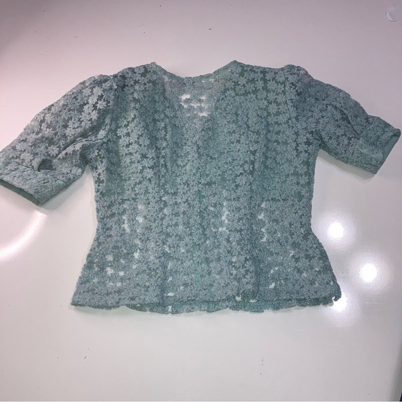 MPB Boutique blue lace top daisy pattern with dainty flowers buttons Size M - Picture 10 of 16